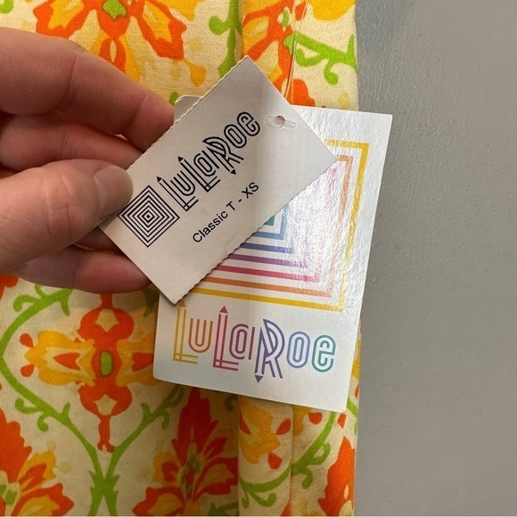 NWT Lularoe Tropical print Classic tshirt - Picture 5 of 8